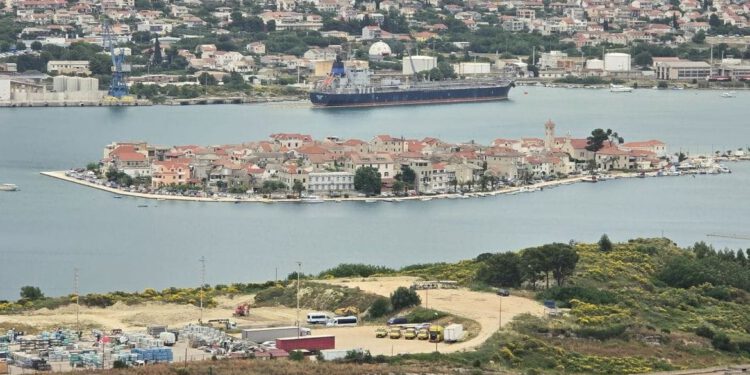 Potonuo turistički brod u splitskoj Sjevernoj luci! Nema ozlijeđenih, istraga traje