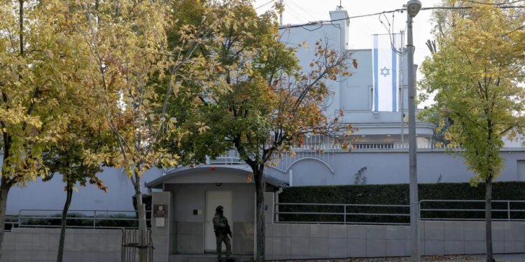 Pripadnik srpske žandarmerije u Beogradu ubio napadača povezanog s ISIS-om