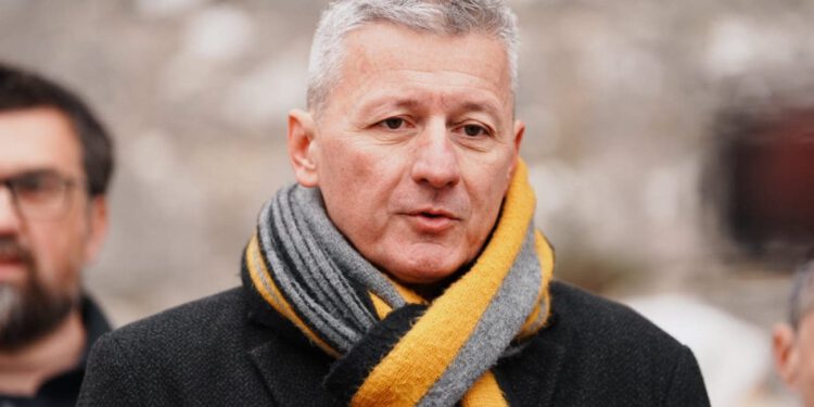 Prkić prozvao Šutu: “133 dana čekam odgovor na jednostavno pitanje. Tri mjeseca bez neugodnih pitanja za gradonačelnika”