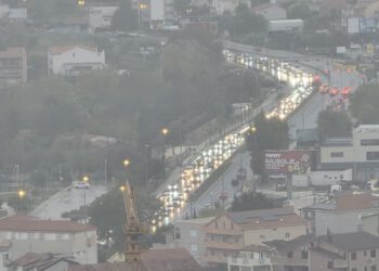 Prometni kaos na izlazu iz Splita: Kolone na cestama, s mora stižu tamni oblaci