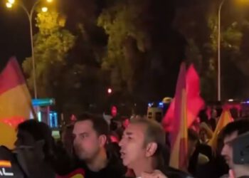 Prosvjed nakon teške željezničke nesreće, svjedok: ‘Koferi su letjeli, ljudi su vrištali’