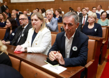 Pupovac i Šimpraga nisu glasali u opozivu Vlade jer nisu bili koncentrirani