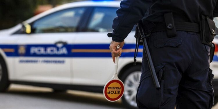 Ranojutarnji sudar u Kaštelima: Dva automobila sudjelovala u prometnoj nesreći, poznati prvi detalji