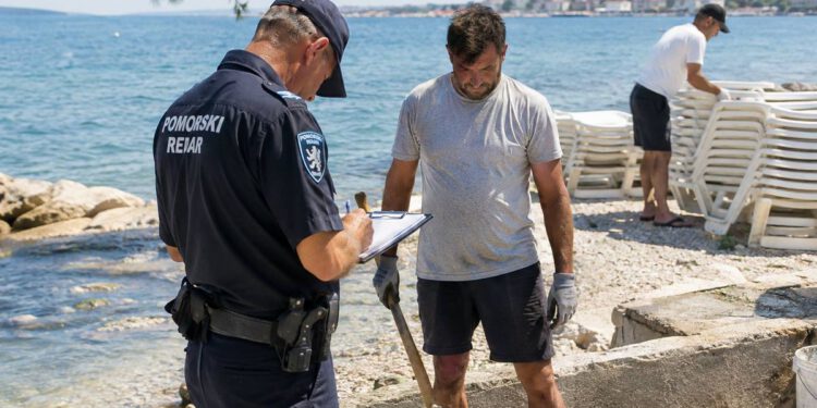 SLUČAJ „POMORSKI REDARI“: Kako je najavljivani red na plažama završio u potpunom kaosu, saborskom klinču i nefunkcionalnoj administraciji