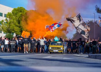 SPLITSKI SDP OŠTRO OSUDIO POVIKE TIJEKOM NAVIJAČKOG KORTEA: „Veličanje fašizma i antisemitizam nemaju mjesta na ulicama našeg grada!”