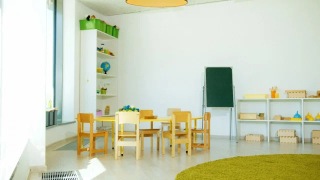 Šest mjeseci rada za prednost u vrtiću: Pravilo koje otežava život zaposlenoj majci