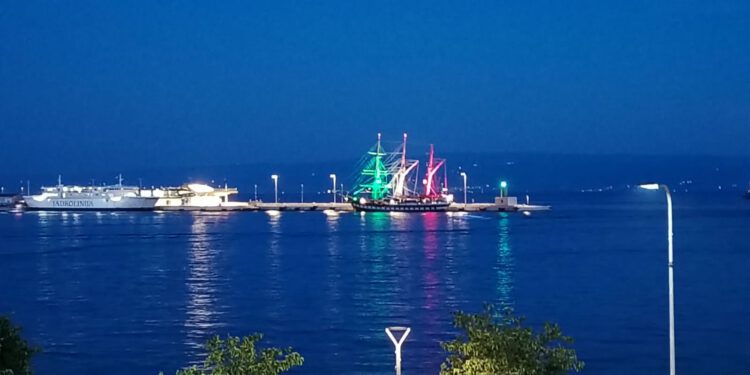 Spektakularan prizor u Splitu: Ljepotan star 92 godine privlači poglede sa Zapadne obale