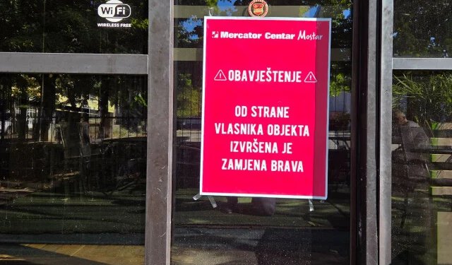 Spor oko pizzerije u mostarskom Mercatoru: Očajni vlasnik tvrdi da su mu preko noći zaključali lokal i isključili struju