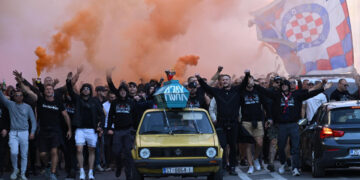 Sportske novosti – Hajduk čestitao Torcidi rođendan, dio navijača grmi zbog sramote i kazni: ‘Hvala na milijunskoj šteti’