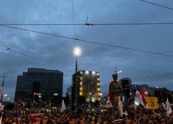 Srbija pred izbore: Studenti izazivaju Vučića, posljednje ankete daju različite pobjednike
