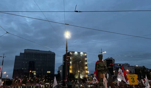 Srbija pred izbore: Studenti izazivaju Vučića, posljednje ankete daju različite pobjednike