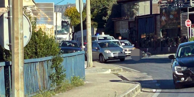 Stigli novi detalji nesreće koja je jutros izazvala prometni kolaps u Podstrani: Motociklist završio u bolnici