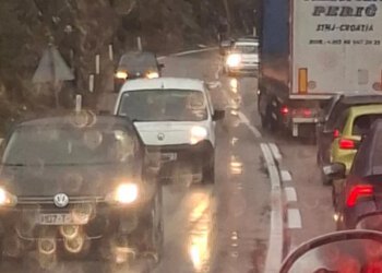 Sudar Seata i Škode kod mosta Begića i Begovića, ozlijeđena jedna osoba