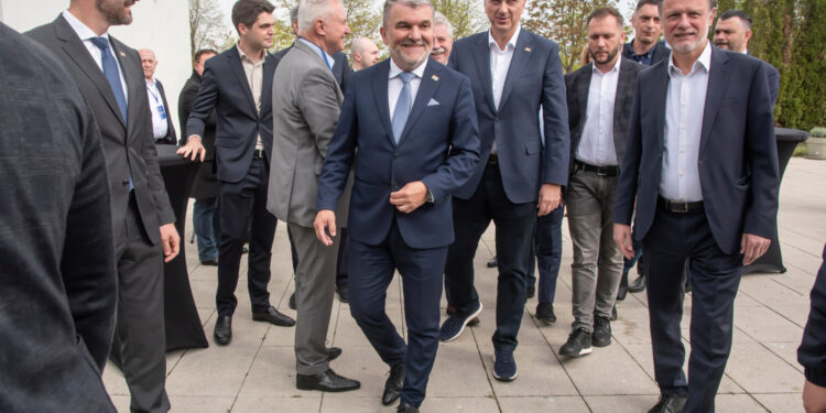 Šuška se da se sprema puč u HDZ-u i svrgavanje Plenkovića: ‘Ma, samo ga on može srušiti’
