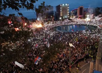Tisuće građana ispunile centar Beograda. Ima li studentski pokret snagu srušiti Vučića?