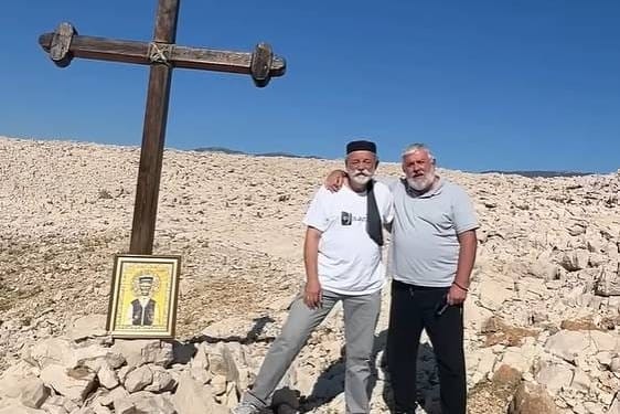 To je paravojna skupina, i prije su tamo orgijali!
