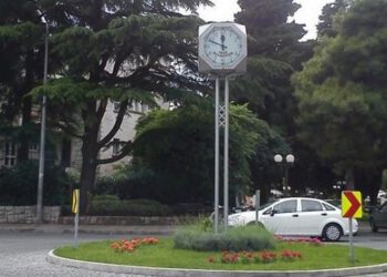 U nedjelju vraćamo sat unatrag, obvezna dnevna svjetla od 1. studenoga