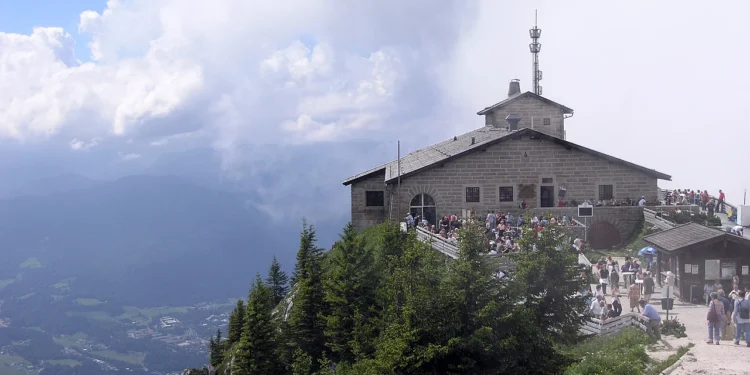 U požaru, u Bavarskim Alpama, uništeno čuveno Hitlerovo ‘Orlovo gnijezdo’. Uhićen osumnjičenik