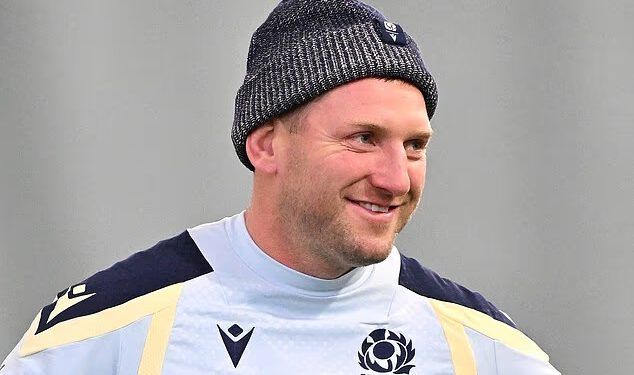 Ubijanje svih crnaca bio bi savršen način da proslavite čin centuriona, kaže Finn Russell