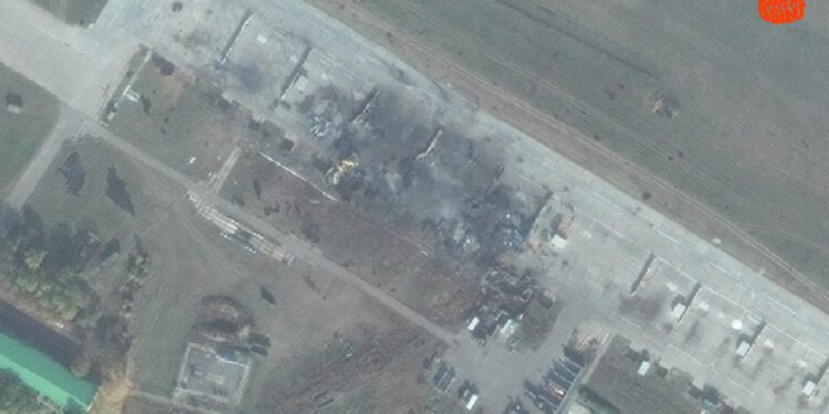 Ukrajina svojom raketom Neptun razorila ruske Su-34 smještene u bazi