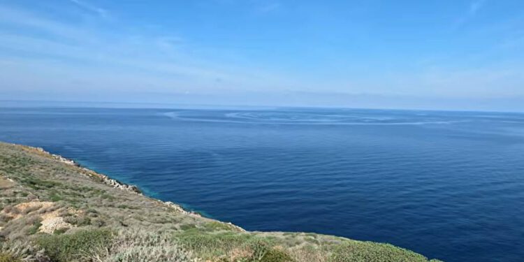 Uz sjevernu obalu Palagruže pojavili se svijetli i tamni “prstenovi”