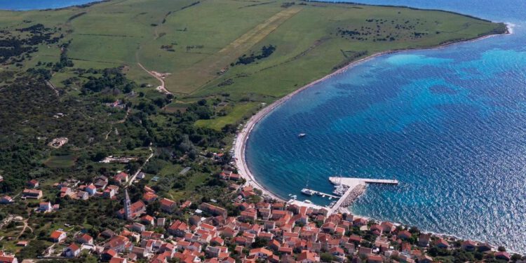 VELIKA POBJEDA ZA MALI OTOK Nakon 14 godina žestoke borbe, na Unije se ponovno vraćaju zrakoplovi!