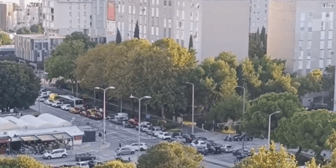 VIDEO Nesnosne gužve u Splitu: Prometnice blokirane, navijači hrle na Poljud, vozači „legli“ na trube