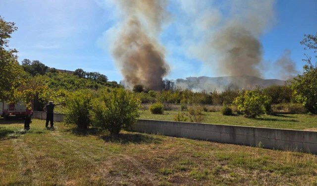 VIDEO Požar u Vihovićima pod kontrolom: Vatrogasci spriječili katastrofu