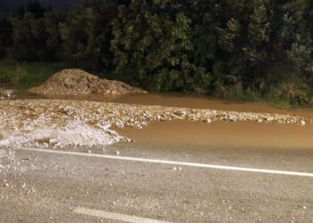Velika količina pijeska i kamenja na cestama