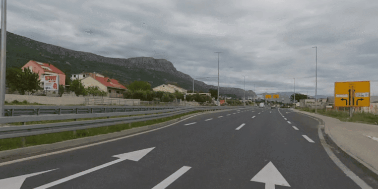 Vozači, oprez kroz Kaštela: Ne radi semafor na frekventnom raskrižju