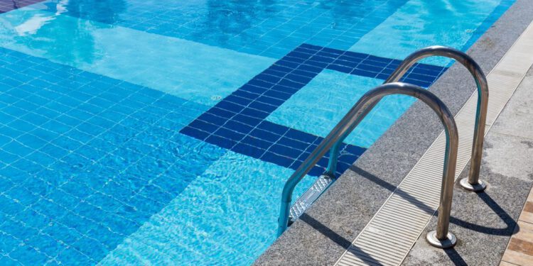 Zbog bazenskih kemikalija 21 osoba tražila pomoć, evakuiran hotel u Poreču