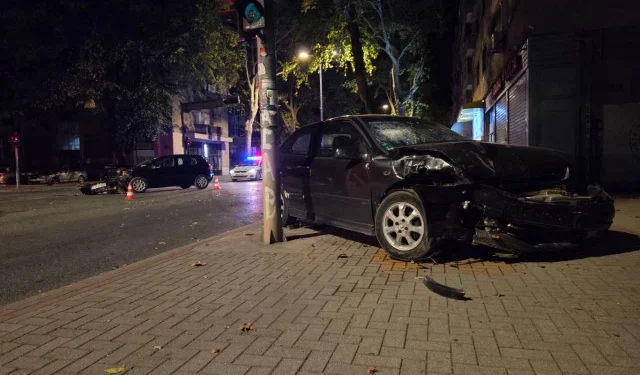 Žestok sudar u Mostaru: Opel nakon sudara završio na nogostupu