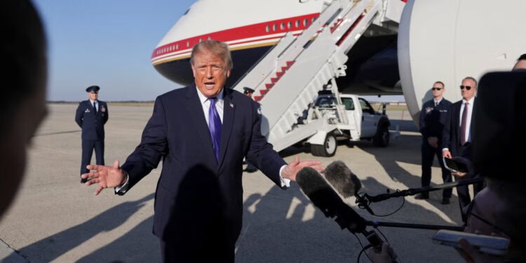 Znojni Trump se gubi zbog pitanja hoće li preskočiti skup u Kansasu zbog svog zdravlja