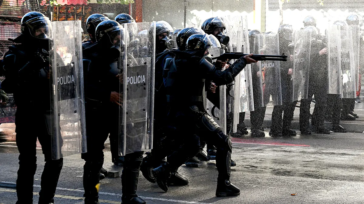 Albanska policija puca na prosvjednike