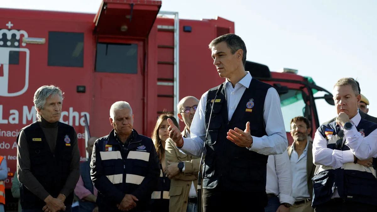 Španjolski premijer Pedro Sanchez govori na mjestu sudara vlakova