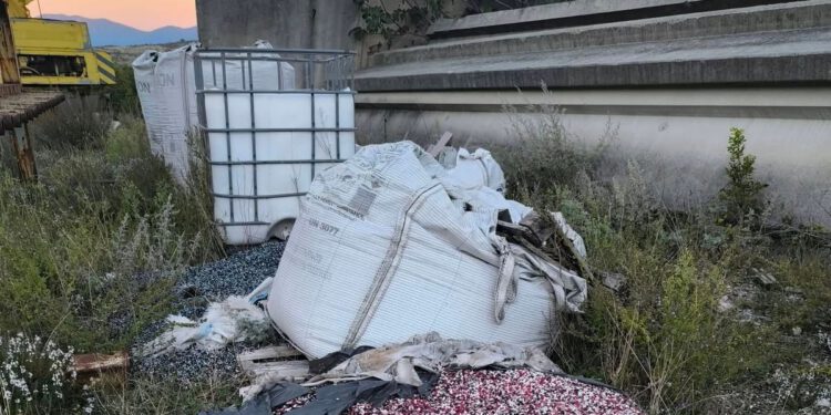 "UZBUNA IZNAD RIJEKE"  U Kukuljanovu pronašli vreće s otpadom: "Iste su kao one u Gospiću"