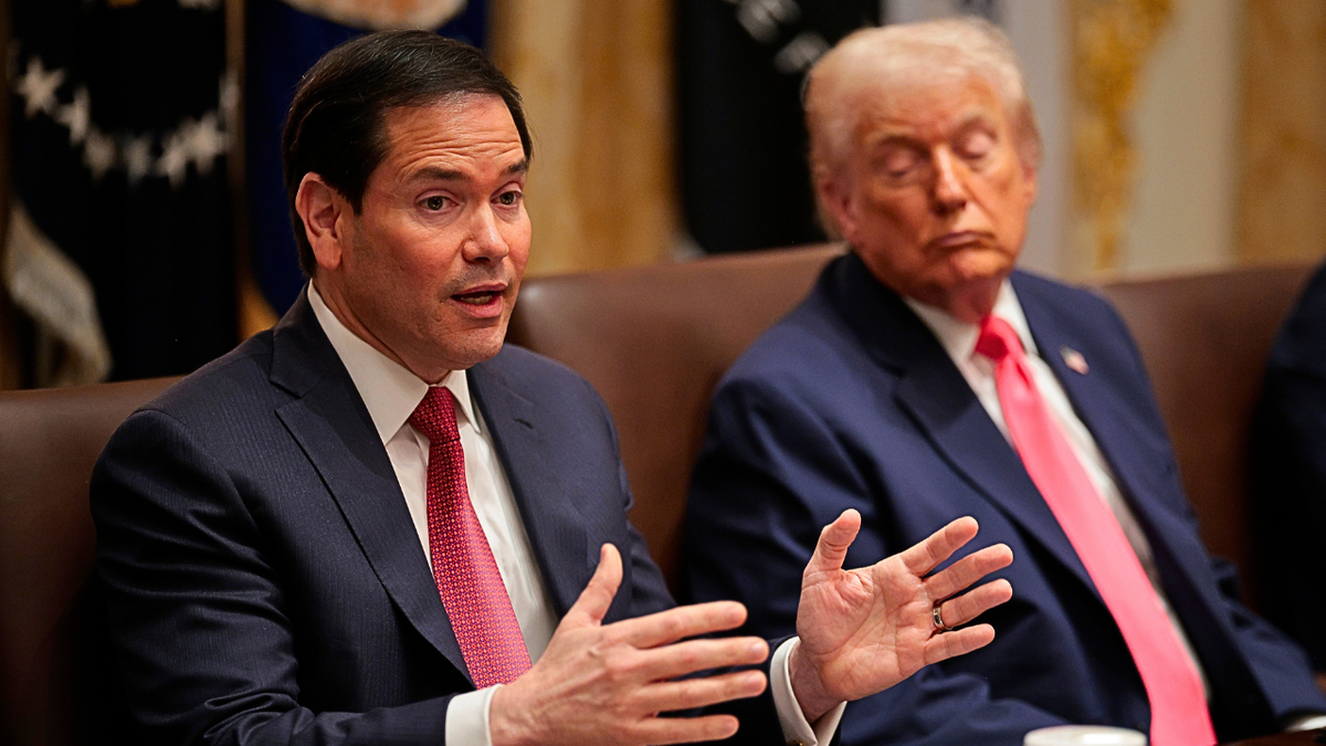 Marco Rubio govori na sastanku vlade fiksno