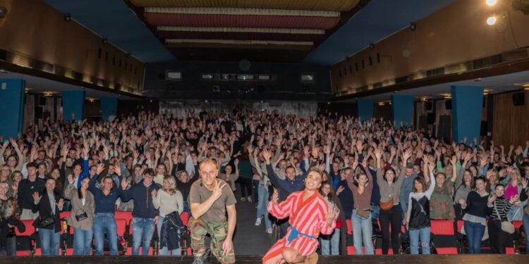 Influencer u vojarni, smijeh do suza i poruka koja iznenadi publiku: Miro Čabraja otkrio nam sve o hit-predstavi „Vojni rok”